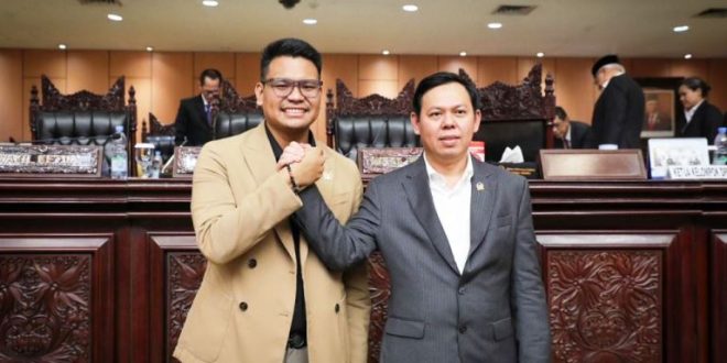 Abcandra Muhammad Akbar Supratman bersama Ketua Dewan Perwakilan Daerah Republik Indonesia, Sultan B. Najamudin. (foto : Biro Pemberitaan dan Media DPD Republik Indonesia)