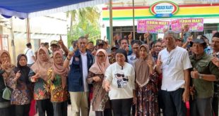 Calon Bupati (Cabup) dan Calon Wakil Bupati (Cawabup) Kabupaten Musi Banyuasin (Muba) Nomor Urut 1, Hj. Lucianty dan H. Syaparuddin, di kediaman Tokoh Masyarakat Kecamatan Lalan, Haji Sukri, di Primer 8 Desa Karang Makmur. (bekisarmedia.id/eka sahputra)