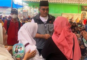 Ketua Dewan Pimpinan Cabang (DPC) Partai Demokrasi Indonesia (PDI) Perjuangan Kabupaten Musi Banyuasin (Muba), Beni Hernedi, menggelar pertemuan dengan warga Kecamatan Jirak Jaya, pada hari Jum'at, tanggal 18 Oktober 2024. (BekisarMedia.id/Eka Sahputra)