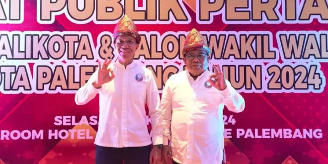 Calon Wali Kota dan Calon Wakil Wali Kota Palembang Periode 2025-2030, Yudha Pratomo Mahyuddin dan Baharuddin, saat menghadiri Debat Publik yang digelar oleh KPU Kota Palembang, hari Selasa malam, tanggal 22 Oktober 2024. (foto : Rajab)