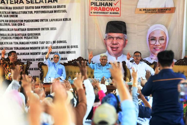 Mawardi Yahya dan R.A. Anita Noeringhati (MATAHATI), bertemu dan berdialog dengan warga Kelurahan Pasar Pagi Talang Jawa, Kecamatan Lawang Kidul, Kabupaten Muara Enim, pada hari Selasa, tanggal 22 Oktober 2024. (foto : dok. Humas MATAHATI)
