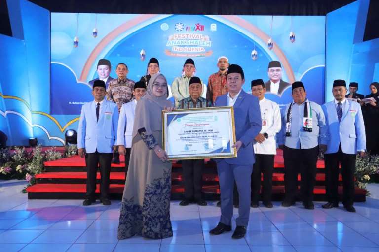 Ketua Dewan Perwakilan Daerah (DPD) Republik Indonesia, Sultan B. Najamudin, membuka Festival Anak Shaleh Indonesia (FASI) ke XII Tingkat Nasional, yang diinisiasi oleh Lembaga Pembinaan dan Pengembangan TK Al-Qur'an (LPPTKA) Badan Komunikasi Pemuda Remaja Masjid Indonesia (BKPRMI), di Asrama Haji, Bekasi, Jawa Barat, pada hari Jum'at, tanggal 25 Oktober 2024. (foto : dpd.go.id)