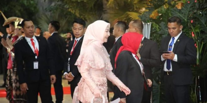 Amaliah Sobli Anggota Dewan Perwakilan Daerah (DPD) Republik Indonesia (RI) yang juga Anggota Majelis Majelis Permusyawaratan Rakyat (MPR) Republik Indonesia menghadiri pelantikan Presiden dan Wakil Presiden Republik Indonesia periode 2024-2029, Prabowo Subianto dan Gibran Rakabumi Raka. (foto : dok. pribadi Amaliah Sobli)