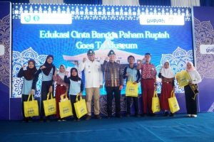 Penjabat (Pj) Gubernur Provinsi Sumatera Selatan (Sumsel), Elen Setiadi, menghadiri secara langsung dan meresmikan Memorabilia Uang Rupiah Pecahan Rp10.000 Tahun Emisi 2005, yang diinisiasi oleh Perwakilan Bank Indonesia Sumsel di Museum Balaputra Dewa, Kota Palembang, hari Kamis pagi, tanggal 3 Oktober 2024. (BekisarMedia.id/Angga)
