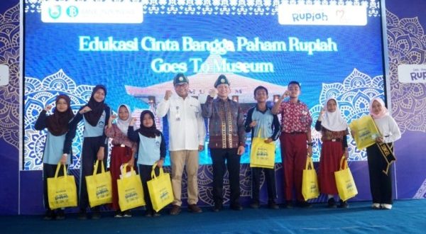 Penjabat (Pj) Gubernur Provinsi Sumatera Selatan (Sumsel), Elen Setiadi, menghadiri secara langsung dan meresmikan Memorabilia Uang Rupiah Pecahan Rp10.000 Tahun Emisi 2005, yang diinisiasi oleh Perwakilan Bank Indonesia Sumsel di Museum Balaputra Dewa, Kota Palembang, hari Kamis pagi, tanggal 3 Oktober 2024. (BekisarMedia.id/Angga)