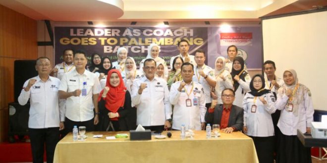 Sekretaris Daerah (Sekda) Provinsi Sumatera Selatan (Sumsel), Edward Candra, membuka Leader As Coach Goes to Palembang Batch 3 dengan Tema Membangun Praktik Kepemimpinan Yang Efektif, Humanis dan Solutif Berbasis Coaching, bertempat di Cafe Indoor Hotel Swarna Dwipa Palembang, pada hari Rabu, tanggal 30 Oktober 2024. (foto : Humas Pemprov Sumsel)
