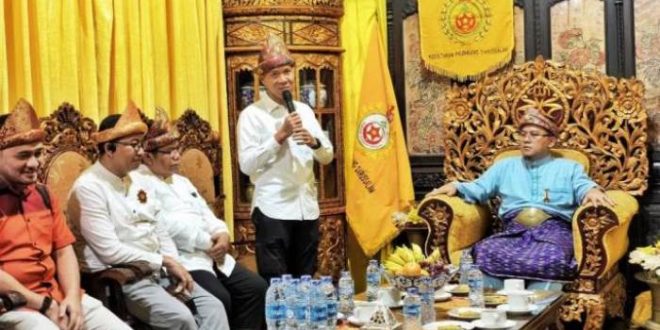 Calon Wali Kota Palembang Periode 2025-2030,&nbsp;Yudha Pratomo Mahyuddin saat melakukan silaturahim ke Istana Adat Kesultanan Palembang Darussalam, yang berada di Jalan Sultan Muhammad Mansur No. 776, Kelurahan Bukit Lama, Kecamatan Ilir Barat I, pada hari Sabtu, tanggal 26 Oktober 2024. (dok. pribadi Yudha Pratomo Mahyuddin)