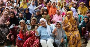 Calon Bupati (Cabup) Kabupaten Musi Banyuasin, Hj Lucianty, melakukan pertemuan dengan warga di Desa Rantau Panjang, Kecamatan Lawang Wetan, hari Senin siang, tanggal 23 September 2024. (BekisarMedia.id/Eka Sahputra)