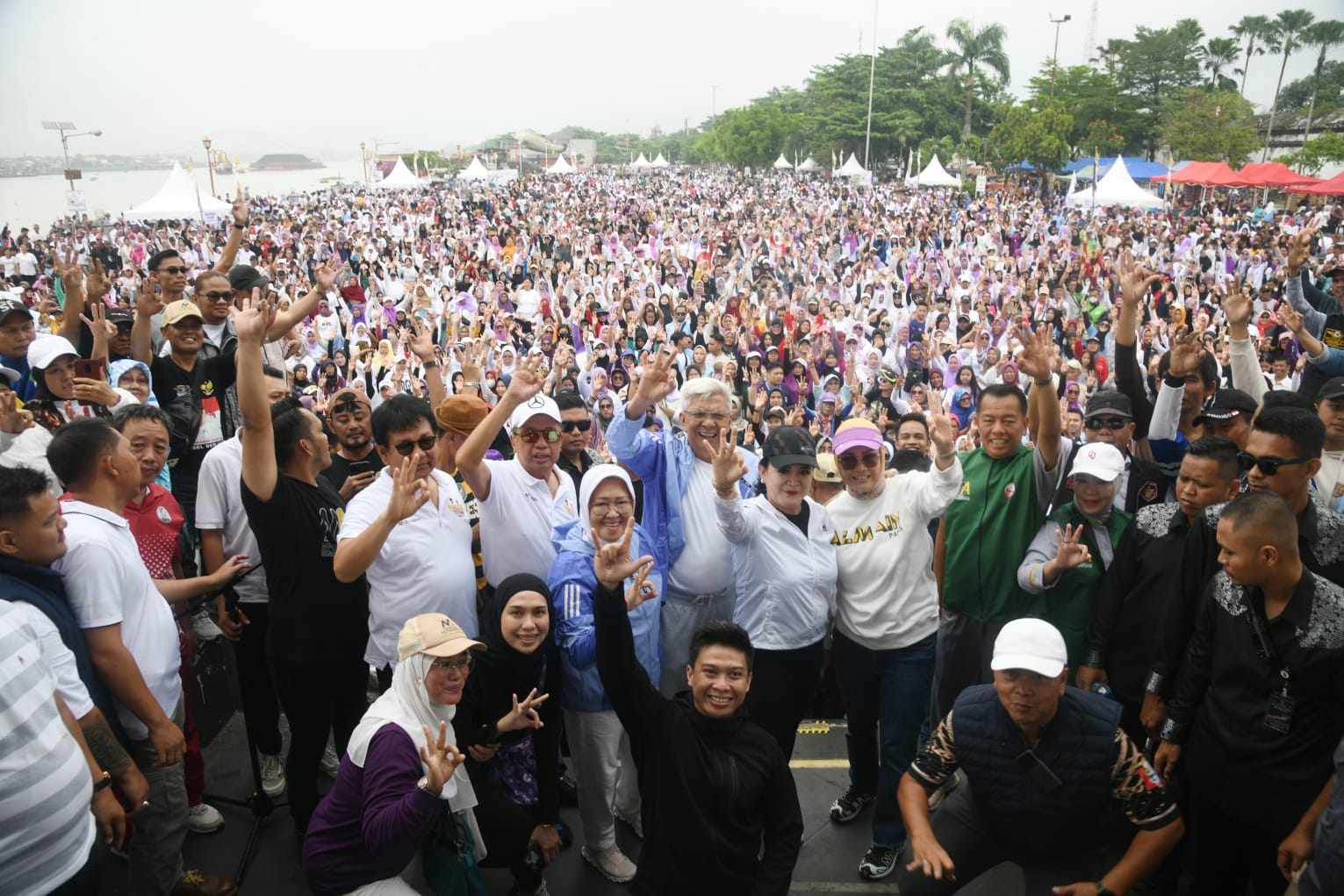 Mawardi Yahya, seorang politisi sukses dan Calon Gubernur (Cagub) Sumatera Selatan (Sumsel) Nomor Urut 3, berpasangan dengan R.A. Anita Noeringhati sebagai Wakil Gubernur (MATAHATI), diprediksi akan membawa perubahan besar bagi masyarakat. (foto : palembangbaru.com)