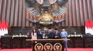 Penyerahan Memori Jabatan dari Pimpinan Dewan Perwakilan Daerah Republik Indonesia Periode 2019-2024 ke Pimpinan Sementara Dewan Perwakilan Daerah Republik Indonesia, hari Selasa tanggal 1 Oktober 2024. (foto : Humas DPD RI)