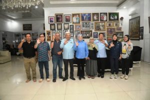 Calon Gubernur dan Wakil Gubernur Provinsi Sumatera Selatan Nomor Urut 3, Mawardi Yahya dan R.A. Anita Noeringhati, foto bersama dengan Prana Putra Sohe alias Nanan, Mantan Wali Kota Lubuklinggau. (foto : SMSI Sumsel)
