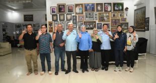 Calon Gubernur dan Wakil Gubernur Provinsi Sumatera Selatan Nomor Urut 3, Mawardi Yahya dan R.A. Anita Noeringhati, foto bersama dengan Prana Putra Sohe alias Nanan, Mantan Wali Kota Lubuklinggau. (foto : SMSI Sumsel)