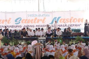 Hj. Lucianty dan H. Syaparuddin, Calon Bupati dan Calon Wakil Bupati Kabupaten Musi Banyuasin Periode 2025-2030 Nomor Urut 1, Menghadiri Acara Peringhatan Hari Santri Nasional Tahun 2024 di Pondok Pesantren Hidayatul Fudhola, Kecamatan Sungai Lilin, pada hari Kamis, tanggal 24 Oktober 2024. (foto : Eka Sahputra)