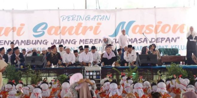 Hj. Lucianty dan H. Syaparuddin, Calon Bupati dan Calon Wakil Bupati Kabupaten Musi Banyuasin Periode 2025-2030 Nomor Urut 1, Menghadiri Acara Peringhatan Hari Santri Nasional Tahun 2024 di Pondok Pesantren Hidayatul Fudhola, Kecamatan Sungai Lilin, pada hari Kamis, tanggal 24 Oktober 2024. (foto : Eka Sahputra)