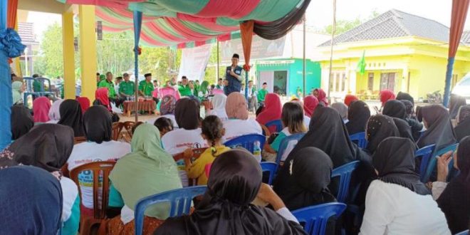 Calon Wakil Bupati (Cawabup) Kabupaten Musi Banyuasin (Muba) Nomor Urut 1, H. Syaparuddin, melakukan kampanye dialogis dengan masyarakat di Desa Teluk Kijing Dua, Kecamatan Lais, pada hari Selasa, tanggal 22 Oktober 2024. (BekisarMedia.id/Eka Sahputra)