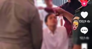 Tangkapan layar seorang peserta test CPNS di NTB yang tubuhnya tiba-tiba kaku. (foto : akun Akun Tiktok @husna75)