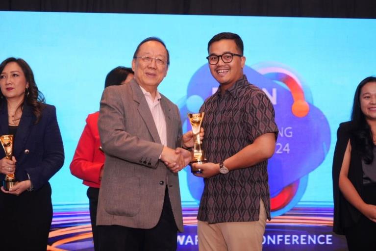 PT. Bukit Asam (PTBA) berhasil meraih tiga penghargaan dari ajang BUMN Branding and Marketing Awards ke 12 pada tahun 2024 yang diselenggarakan di Jakarta, hari Kamis, tanggal 14 November 2024. (foto : Humas PTBA)