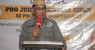 Ketua Umum (Ketum) Dewan Pimpinan Pusat (DPP) Pro Jurnalismedia Siber (PJS), Mahmud Marhaba, melantik pengurus Dewan Pimpinan Daerah (DPD) dan Dewan Pimpinan Cabang (DPC) PJS se Provinsi Gorontalo, pada hari Minggu, tanggal 10 November 2024 di Hotel Elji, Kota Gorontalo. (foto : dokumen pribadi DPD PJS Gorontalo)