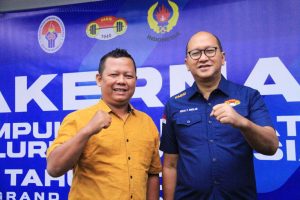 Ketum PB PABSI, Roslan Roeslani (kanan) dan Sekretaris Pengprov PABSI Sumsel, Oyong Hairudin. (BekisarMedia.id/dok. pribadi Oyong hairudin)