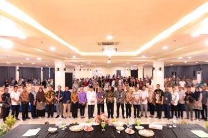 Penjabat (Pj.) Wali Kota Lubuklinggau, H. Koimudin, membuka secara resmi kegiatan pembekalan giat pemantau sekaligus sosialisasi cara pengisian blanko pada aplikasi SIPANTAU Pilkada serentak tahun 2024, di Ballroom Hotel Smart Lubuklinggau, hari Jum'at, tanggal 22 November 2024. (foto : pemkot lubuklinggau)
