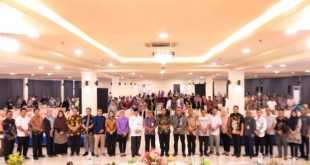 Penjabat (Pj.) Wali Kota Lubuklinggau, H. Koimudin, membuka secara resmi kegiatan pembekalan giat pemantau sekaligus sosialisasi cara pengisian blanko pada aplikasi SIPANTAU Pilkada serentak tahun 2024, di Ballroom Hotel Smart Lubuklinggau, hari Jum'at, tanggal 22 November 2024. (foto : pemkot lubuklinggau)