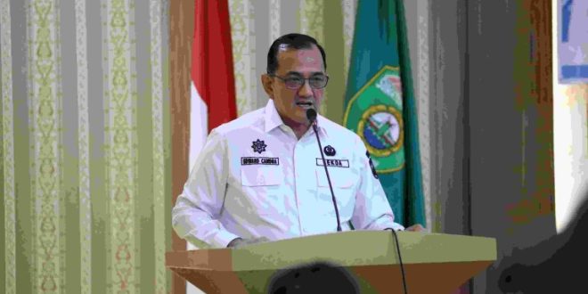 Sekretaris Daerah (Sekda) Provinsi Sumatera Selatan (Sumsel), Edward Candra, menghadiri rapat inventarisasi peraturan kepala daerah kabupaten atau kota di Provinsi Sumsel tahun 2024, yang diselengarakan oleh Biro Hukum dan HAM Sekretariat Daerah (Setda) Sumsel, di Hotel Swarna Dwipa Palembang, pada hari Rabu, tanggal 23 Oktober 2024. (BekisarMedia.id/Angga)