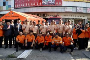 Dalam rangkaian kunjungan kerjanya ke Kota Prabumulih, pada hari Kamis sore, tanggal 17 Oktober 2024, Penjabat (Pj.) Gubernur Provinsi Sumatera Selatan (Sumsel), Elen Setiadi, melakukan peninjauan Posko Satuan Tugas (Satgas) Penanganan Kebakaran Hutan dan Lahan (Karhutla) Kota Prabumulih. (foto : Humas Pemprov Sumsel)