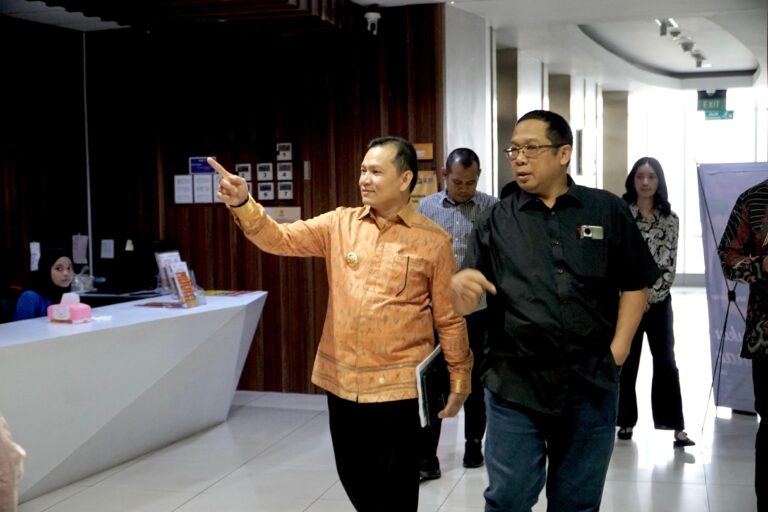 Penjabat (Pj.) Gubernur Provinsi Sumatera Selatan (Sumsel), Elen Setiadi, menjadi narasumber pada Program Podcast Teras Negeri yang digelar oleh Tempo Media Group, dengan menghadirkan kepala daerah inspiratif dan berkomitmen dalam membangun daerah dan mensejahterakan masyarakat, bertempat di Kantor Tempo, Jakarta, pada hari Kamis siang, tanggal 24 Oktober 2024. (foto : Humas Pemprov Sumsel)