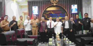 Penjabat (Pj.) Gubernur Provinsi Sumatera Selatan (Sumsel), Elen Setiadi, menerima Deputi Bidang Pangan Kementerian Koordinator Bidang Perekonomian Republik Indonesia, Dida Gardera, di Ruang Tamu Gubernur Sumsel, pada hari Selasa, tanggal 8 Oktober 2024. (foto : BekisarMedia.id/Humas Pemprov Sumsel)
