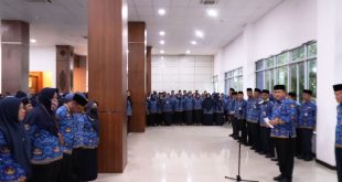 Penjabat (Pj.) Wali Kota Lubuk Linggau, H. Koimudin, memimpin Apel Gabungan Pembinaan Netralitas Aparatur Sipil Negara (ASN) di lingkungan Pemerintah Kota (Pemkot) Lubuklinggau tahun 2024, di Perkantoran Pemerintah Kota (Pemkot) Wali Kota Lubuk Linggau, pada hari Kamis, tanggal 21 November 2024. (foto : dinkominfo lubuklinggau)