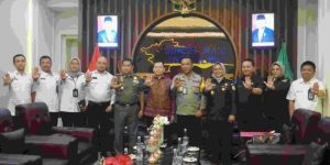 Penjabat (Pj.) Gubernur Provinsi Sumatera Selatan (Sumsel), Elen Setiadi, menerima Ketua Satuan Tugas (Satgas) Sapu Bersih (Saber) Pungutan Liar (Pungli) Unit Pemberantasan Pungli (UPP) Provinsi Sumatera Selatan beserta pengurus, dalam rangka Silaturahmi di Ruang Tamu Gubernur Sumsel, pada hari Rabu, tanggal 16 Oktober 2024. (BekisarMedia.id/Angga)