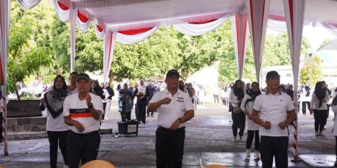 Rangkaian Hari Ulang Tahun (HUT) RSUD Sekayu ke-87 dan Hari Kesehatan Nasional (HKN) ke 60, digelar acara senam bersama, pada hari Jum'at, tanggal 22 November 2024, di Lapangan Eks Akper RSUD Sekayu. (bekisarmedia.id/eka)