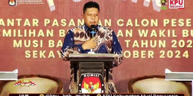 Ketua Komisi Pemilihan Umum Daerah (KPUD) Kabupaten Musi Banyuasin (Muba), M. Sigid Nugroho, membuka secara resmi Debat Publik Pasangan Calon Bupati dan Wakil Bupati Kabupaten Musi Banyuasin (Muba) tahun 2024 tahap pertama. (foto : tangkapan layar channel youtube KPU Kabupaten Muba)