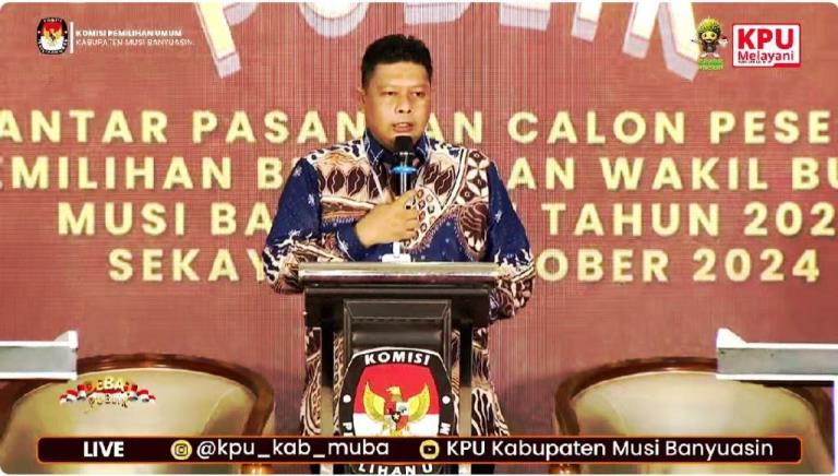 Ketua Komisi Pemilihan Umum Daerah (KPUD) Kabupaten Musi Banyuasin (Muba), M. Sigid Nugroho, membuka secara resmi Debat Publik Pasangan Calon Bupati dan Wakil Bupati Kabupaten Musi Banyuasin (Muba) tahun 2024 tahap pertama. (foto : tangkapan layar channel youtube KPU Kabupaten Muba)