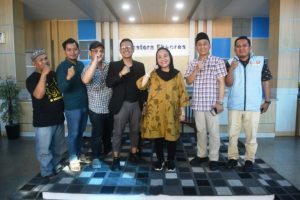 Calon Bupati Kabupaten Musi Banyuasin Periode 2025-2030, Hj. Lucianty, didampingi Edi Triono (kanan), Tim Komunikasi Pasangan Calon Bupati dan Wakil Bupati Kabupaten Musi Banyuasin, Hj. Lucianty dan H. Syaparuddin. (foto : Tim Komunikasi Paslon Hj. Lucianty dan H. Syaparuddin)
