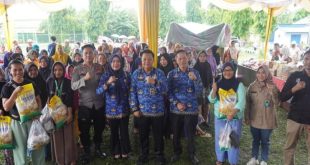 Pemerintah Kota (Pemkot) Prabumulih melalui Dinas Perindustrian dan Perdagangan (Disperindag) menggelar kegiatan Pasar Murah di halaman Kantor Lurah Muara Dua, pada hari Selasa, tanggal 17 Desember 2024. (foto : kotaprabumulih.go.id)