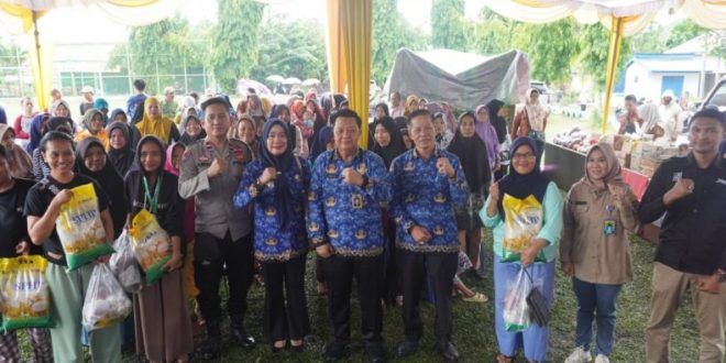 Pemerintah Kota (Pemkot) Prabumulih melalui Dinas Perindustrian dan Perdagangan (Disperindag) menggelar kegiatan Pasar Murah di halaman Kantor Lurah Muara Dua, pada hari Selasa, tanggal 17 Desember 2024. (foto : kotaprabumulih.go.id)