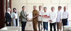 Penjabat (Pj.) Wali Kota Prabumulih, H. Elman, menghadiri acara audiensi Komite Olahraga Nasional Indonesia (KONI) Kota Prabumulih dengan Pemerintah Kota (Pemkot) Prabumulih, pada hari Selasa, tanggal 17 Desember 2024. (foto : kotaprabumulih.go.id)