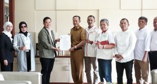 Penjabat (Pj.) Wali Kota Prabumulih, H. Elman, menghadiri acara audiensi Komite Olahraga Nasional Indonesia (KONI) Kota Prabumulih dengan Pemerintah Kota (Pemkot) Prabumulih, pada hari Selasa, tanggal 17 Desember 2024. (foto : kotaprabumulih.go.id)