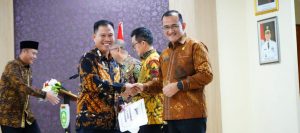 Kepala Dinas Komunikasi dan Informatika (Kominfo) Kota Prabumulih, Mulyadi Musa, telah mencapai prestasi yang membanggakan dengan berhasil menyelesaikan Pelatihan Kepemimpinan Nasional (PKN) Tingkat II Angkatan XXXVII tahun 2024. (foto : kotaprabumulih.go.id)