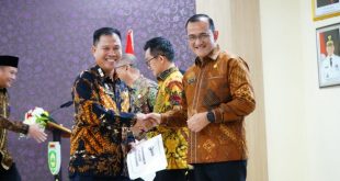 Kepala Dinas Komunikasi dan Informatika (Kominfo) Kota Prabumulih, Mulyadi Musa, telah mencapai prestasi yang membanggakan dengan berhasil menyelesaikan Pelatihan Kepemimpinan Nasional (PKN) Tingkat II Angkatan XXXVII tahun 2024. (foto : kotaprabumulih.go.id)