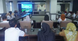 Kepala Dinas Komunikasi dan Informatika (Kominfo) Kota Prabumulih, Mulyadi Musa, didampingi Kepala Bidang Teknologi Informasi dan Komunikasi (TIK), Wingki, memimpin Rapat Koordinasi bersama seluruh Operator Sistem Pemerintahan Berbasis Elektronik (SPBE) di lingkungan Pemerintah Kota (Pemkot) Prabumulih. (foto : kotaprabumulih.go.id)