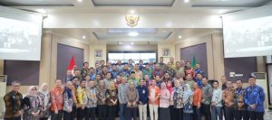 Kepala Dinas (Kadin) Komunikasi dan Informatika (Kominfo) Kota Prabumulih, Mulyadi Musa, menjadi narasumber acara Policy Brief yang bertemakan Transformasi Penyelenggaraan Layanan Publik untuk Meningkatkan Daya Saing Global di Aula Putri Kembang Dadar, BKPSDM Provinsi Sumatera Selatan (Sumsel), pada hari Jum'at, tanggal 20 Desember 2024. (BekisarMedia.id/Laras)