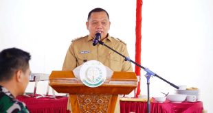Pj. Bupati Kabupaten Musi Banyuasin, Sandi Fahlepi, menghadiri acara coffee morning yang diselenggarakan oleh Kejaksaan Negeri (Kejari) Sekayu, dalam rangka Hari Anti Korupsi Sedunia (HAKORDIA) tahun 2024 yang mengusung tema Sinergitas Bersama untuk Pencegahan Korupsi Menuju Indonesia Maju, Muba Sejahtera, di Halaman Kantor Kejari Kabupaten Muba, pada hari Senin, tanggal 9 Desember 2024. (BekisarMedia.id/Eka)