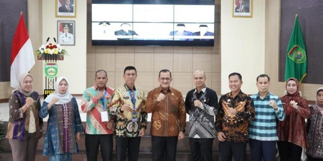 Penjabat (Pj.) Sekretaris Daerah (Sekda) Kota Prabumulih, Aris Priadi, menghadiri acara Pelepasan Peserta Pelatihan Kepemimpinan Nasional (PKN) Tingkat II Angkatan XXXVII Tahun 2024, yang berlangsung dengan khidmat. (BekisarMedia.id/Laras)