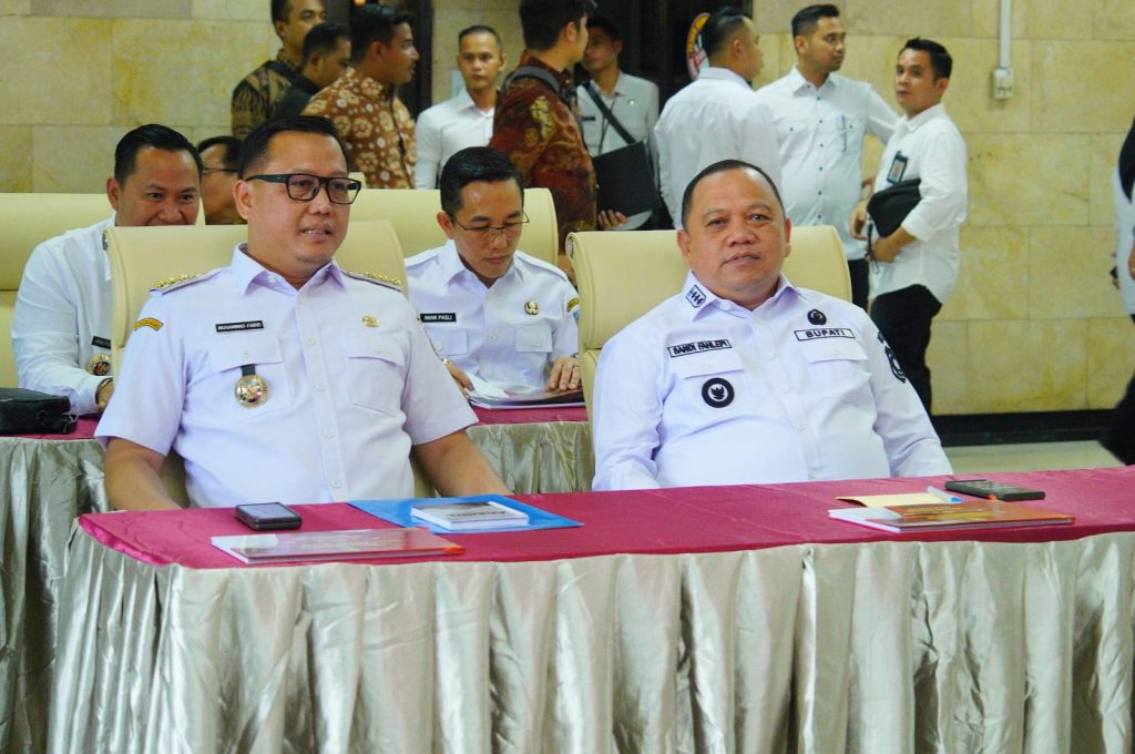 Sandi Fahlepi mendampingi Pj Gubernur Sumatera Selatan Elen Setiadi dalam Evaluasi Kinerja Penjabat Gubernur Triwulan II Bulan Desember Tahun 2024 dan Januari Tahun 2025.