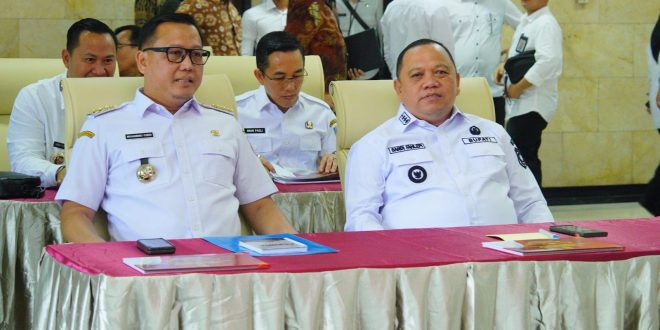 Sandi Fahlepi mendampingi Pj Gubernur Sumatera Selatan Elen Setiadi dalam Evaluasi Kinerja Penjabat Gubernur Triwulan II Bulan Desember Tahun 2024 dan Januari Tahun 2025.