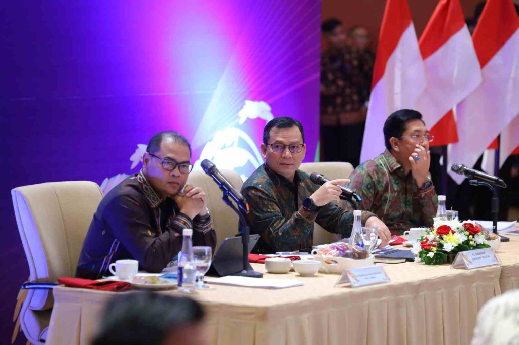 Penjabat (Pj.) Gubernur Provinsi Sumatera Selatan (Sumsel), Elen Setiadi, menghadiri Rapat Koordinasi (Rakor) dan High Level Meeting Tim Pengendalian Inflasi Daerah (TPID) se Sumsel dan Sosialisasi Kegiatan Pemeriksaan Kesehatan Gratis di Hari Ulang Tahun, di Hotel Arya Duta, Palembang, Kamis, tanggal 23 Januari 2025. (BekisarMedia.id/Humas Pemprov Sumsel)