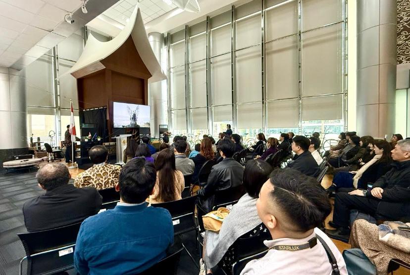 Suasana konferensi pers mini seri film dokumenter "Not Far from Home" Karya Martin Rustandi, tanggal 25 Januari 2025 di Indonesia Exhibition Centre, Kantor Dagang dan Ekonomi Indonesia (KDEI) Taipei (BEKISARMEDIA/RADIO TAIWAN INTERNATIONAL)