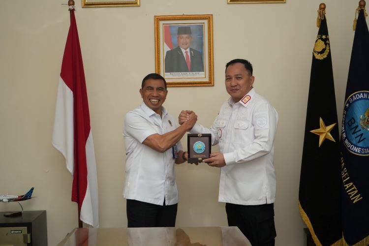 Kepala Kantor Wilayah Kementerian Hukum Sumatera Selatan, Agato P. P. Simamora, bersama rombongan melakukan audiensi dengan Kepala Badan Narkotika Nasional (BNN) Provinsi Sumatera Selatan, Guruh Achmad Fadiyanto, pada Rabu (22/1/2025).